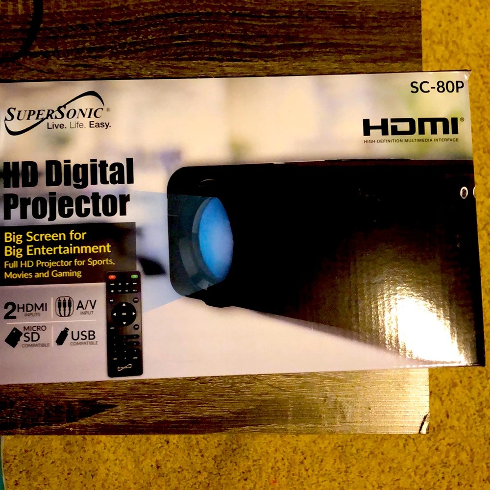 Brand New! Supersonic HD projector and 150 in potable screen!